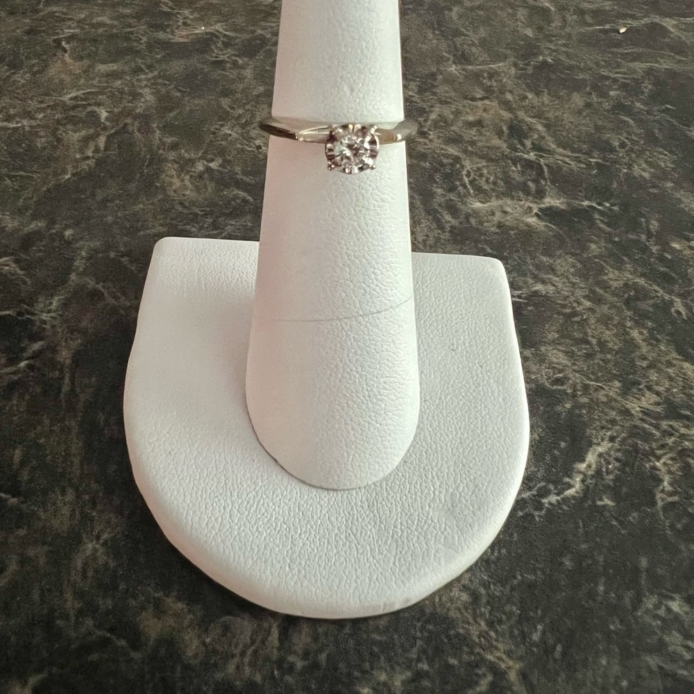 DIAMOND RING - 14K WHITE GOLD PROMISE OR ENGAGEMENT RING💗